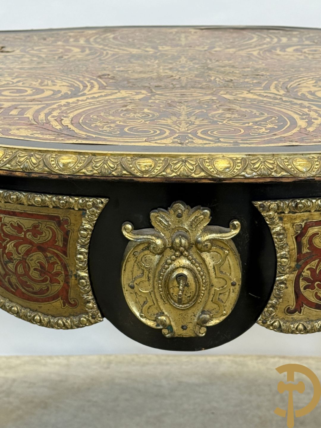 Boulle tafel met lade, Napoleon III, met mooi koperinleg en bronzen ornamenten, 19e