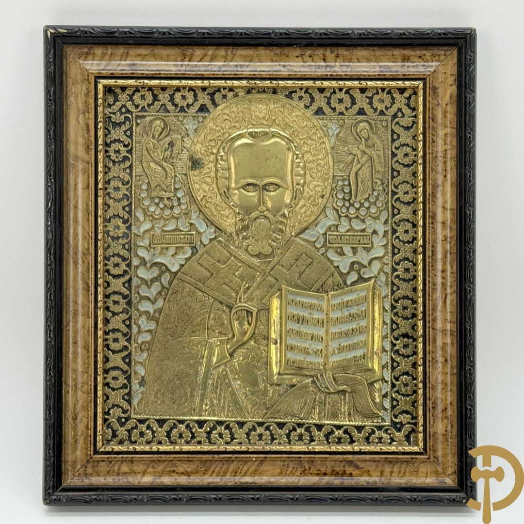 Russische koperen ikoon met voorstelling van Petrus met doek, deels geëmailleerd