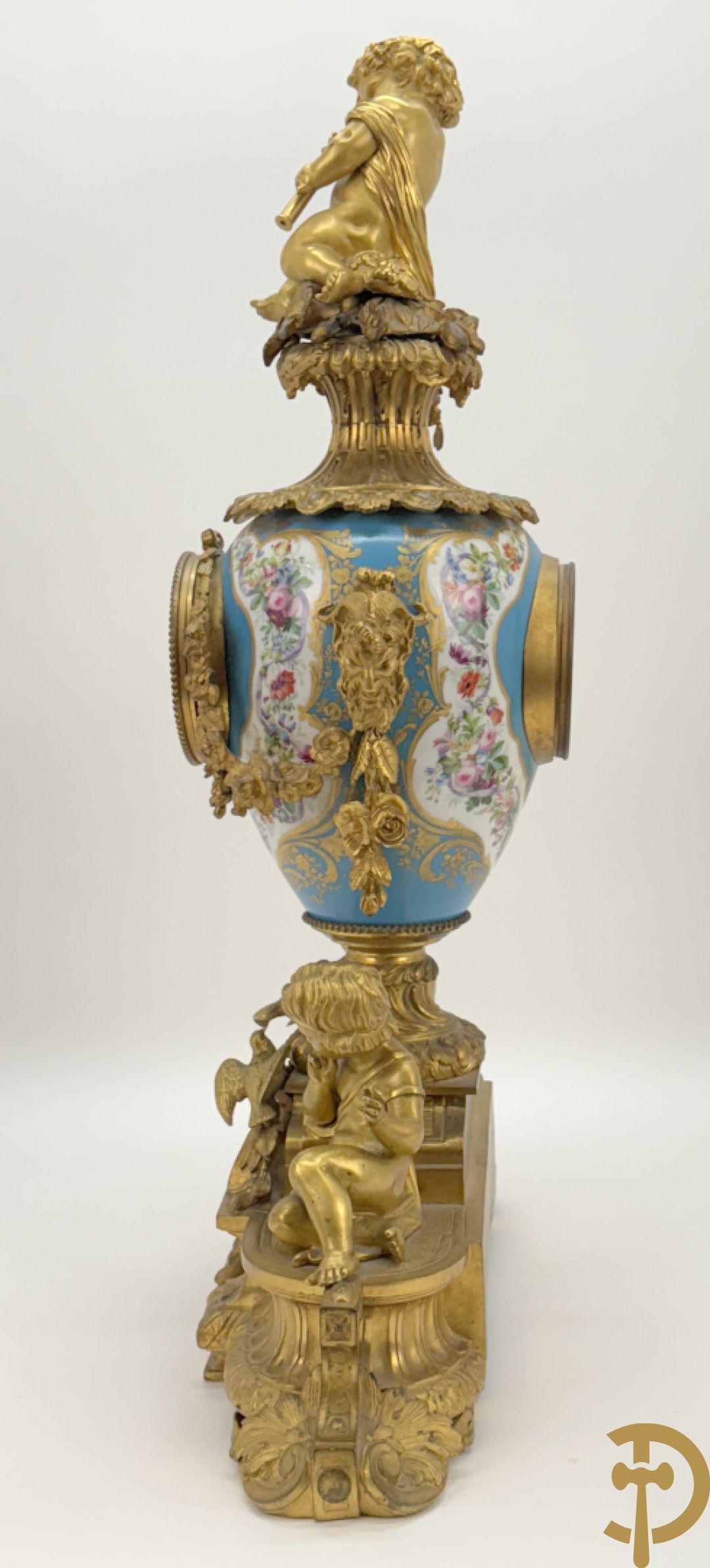 Driedelige bronzen Franse garnituur bezet met cupido