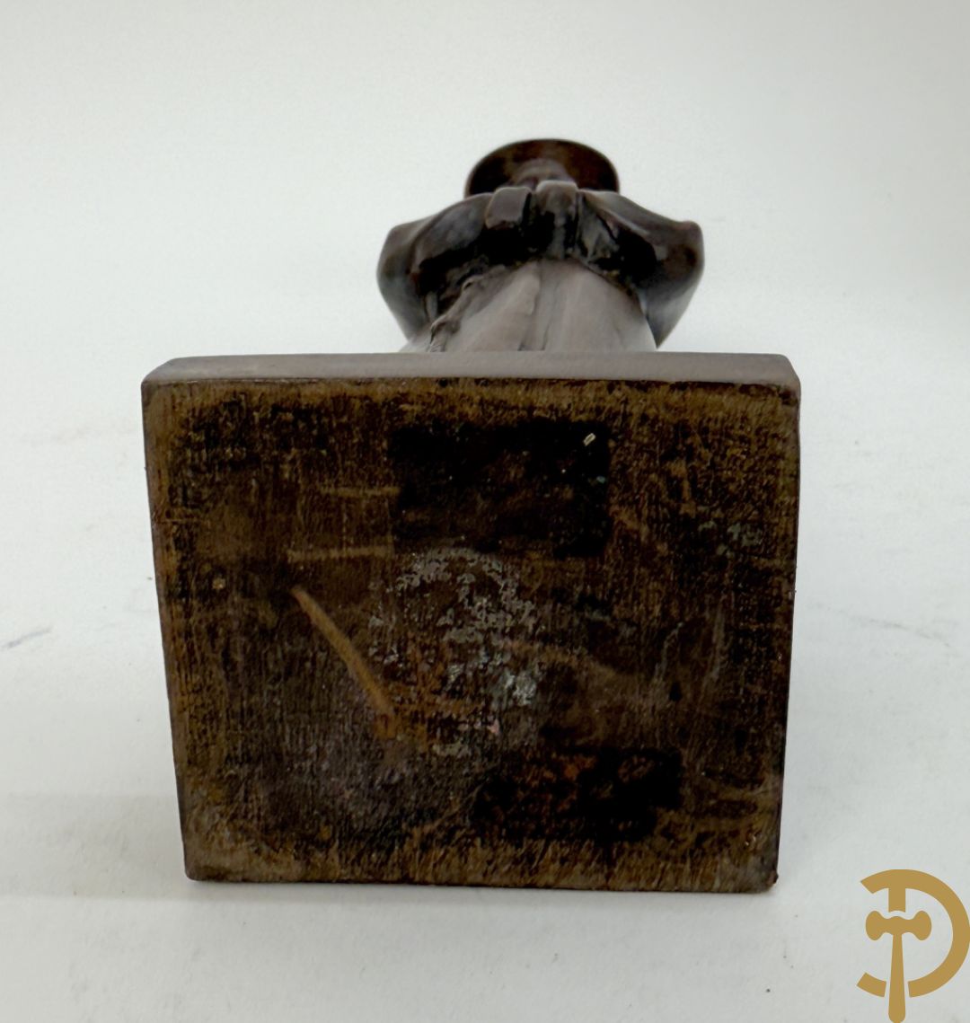 Houtsculptuur van Heilige Théresia Madonna + houtgesculpteerde pater in polyester nis