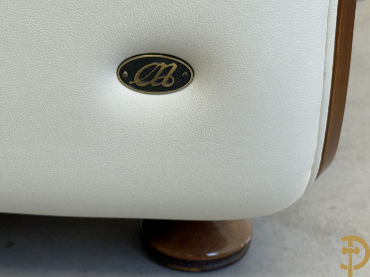 Wit lederen design zetel, Nieri getekend