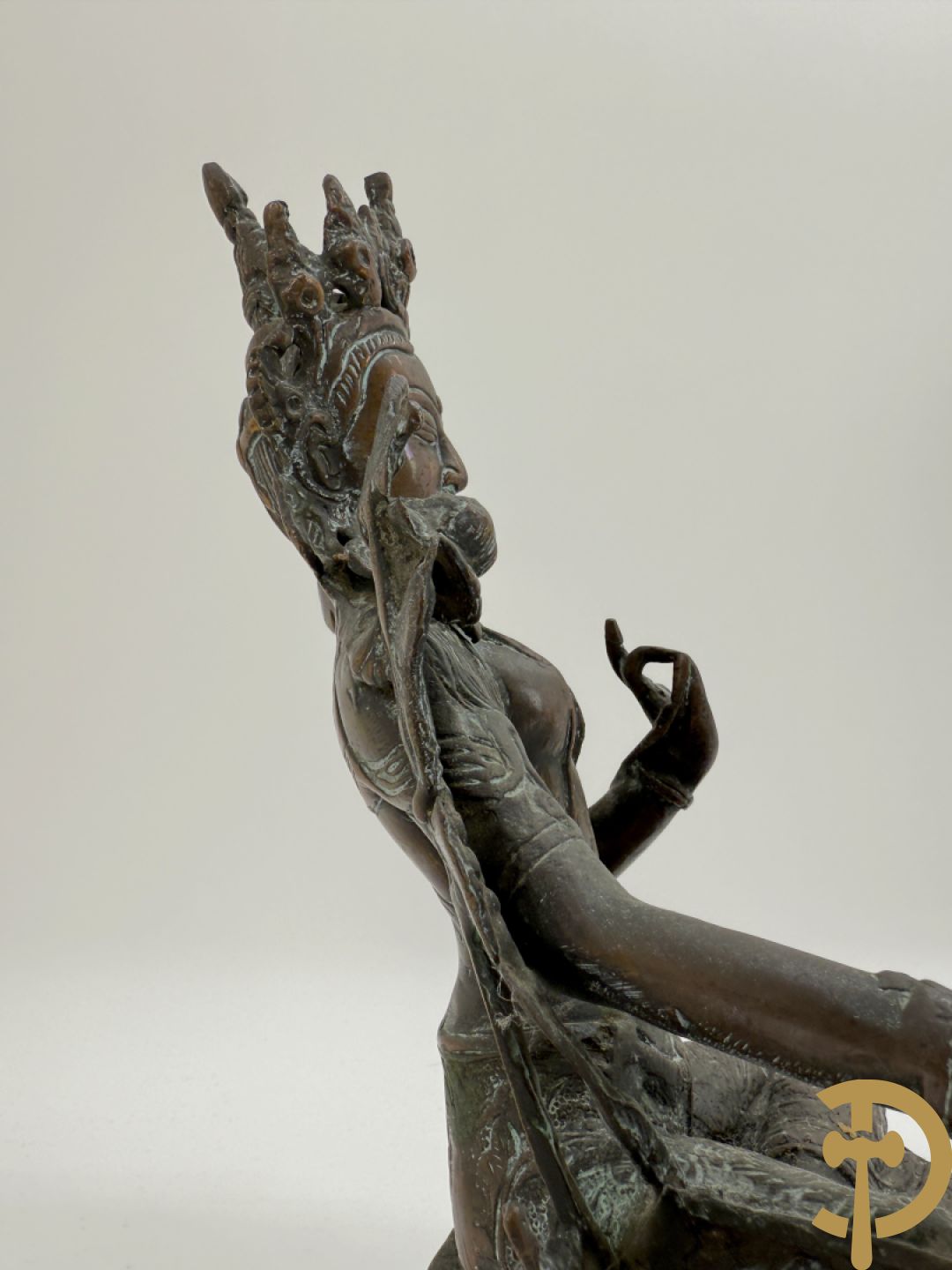 Bronzen dansende shiva + zittende bronzen boedhistische figuur + zittende boedhistische man met mand in zamak + bronzen boedhistisch boedhahoofd + bronzen shiva met 4 armen