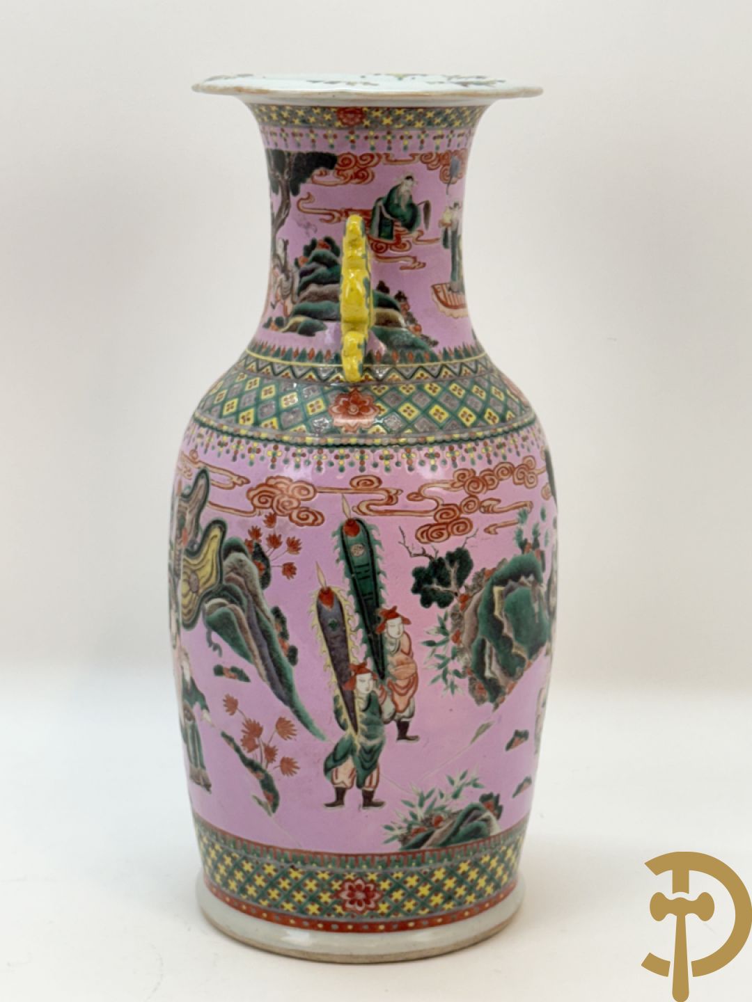 Chinese porseleinen meerkleurige vaas met decor van wijsgeren in landschap