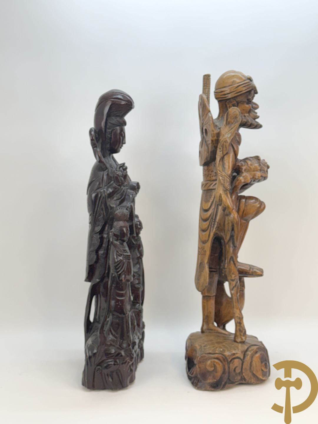 Aziatische houtsculptuur Guanying met 2 oosterse figuren + Oosterse man met baard