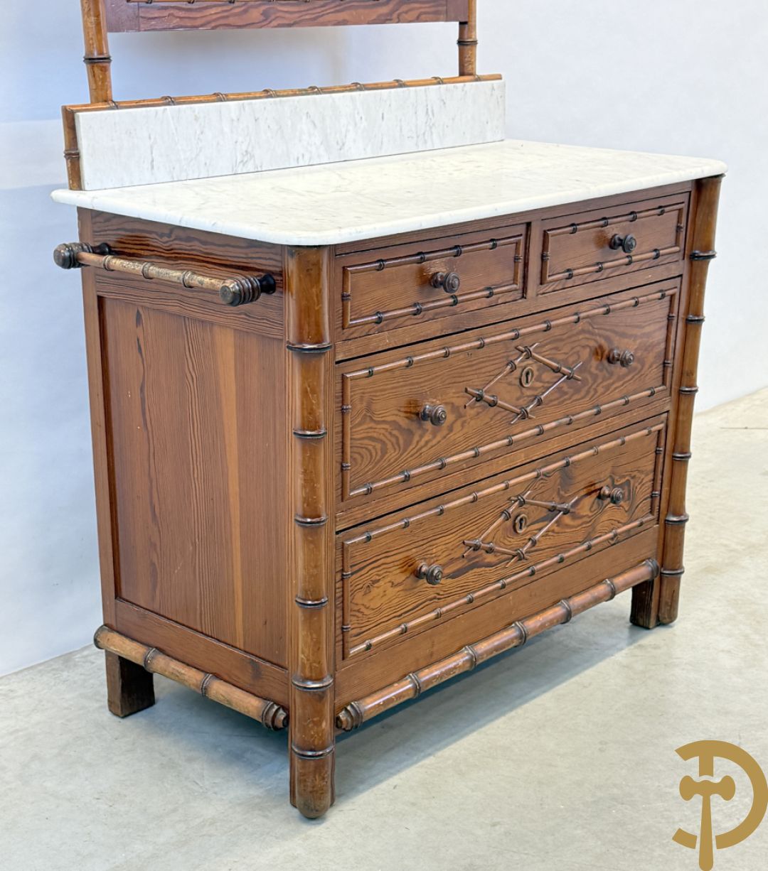 Bamboe opschiktafel mt 4 lades, wit marmeren blad en spiegel