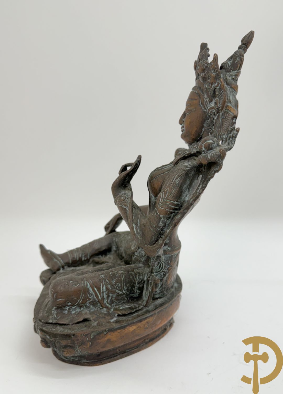 Bronzen dansende shiva + zittende bronzen boedhistische figuur + zittende boedhistische man met mand in zamak + bronzen boedhistisch boedhahoofd + bronzen shiva met 4 armen