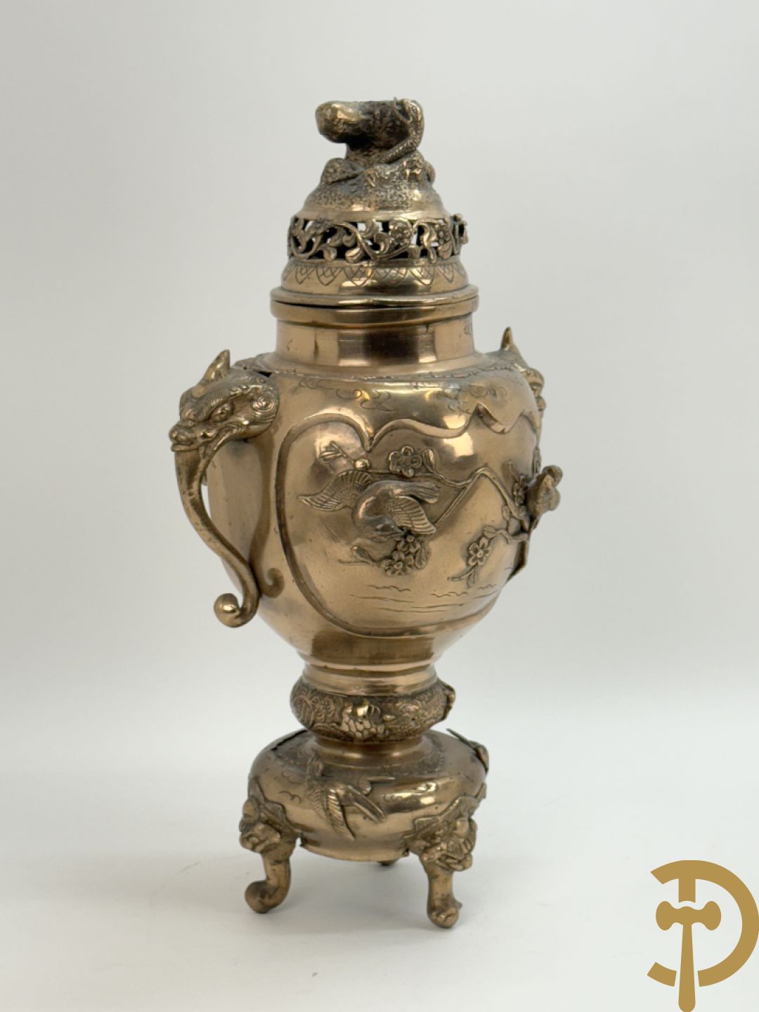 Vergulde bronzen Japanse brule parfum met vogelmotieven en bovenaan met slang bezet