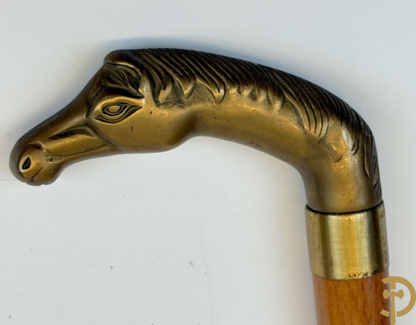 Verzameling wandelstokken met o.a. dierenhoofden en zilveren ornamenten