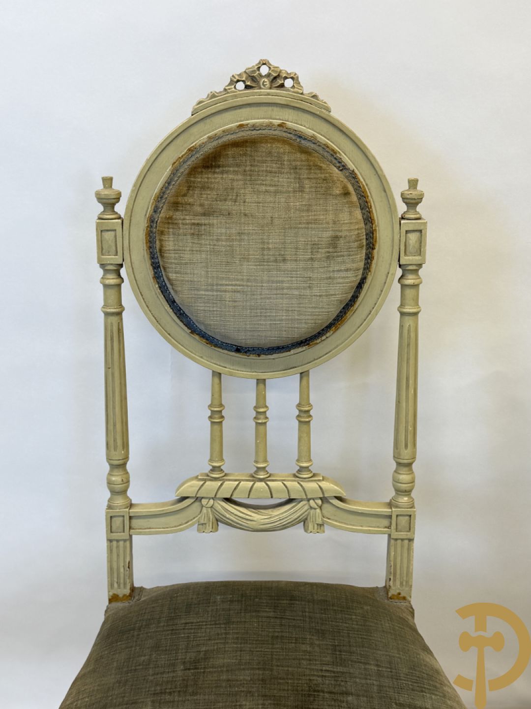 Louis XVI salonensemble bestaande uit canapé, 2 armzetels, 2 stoelen en salontafel