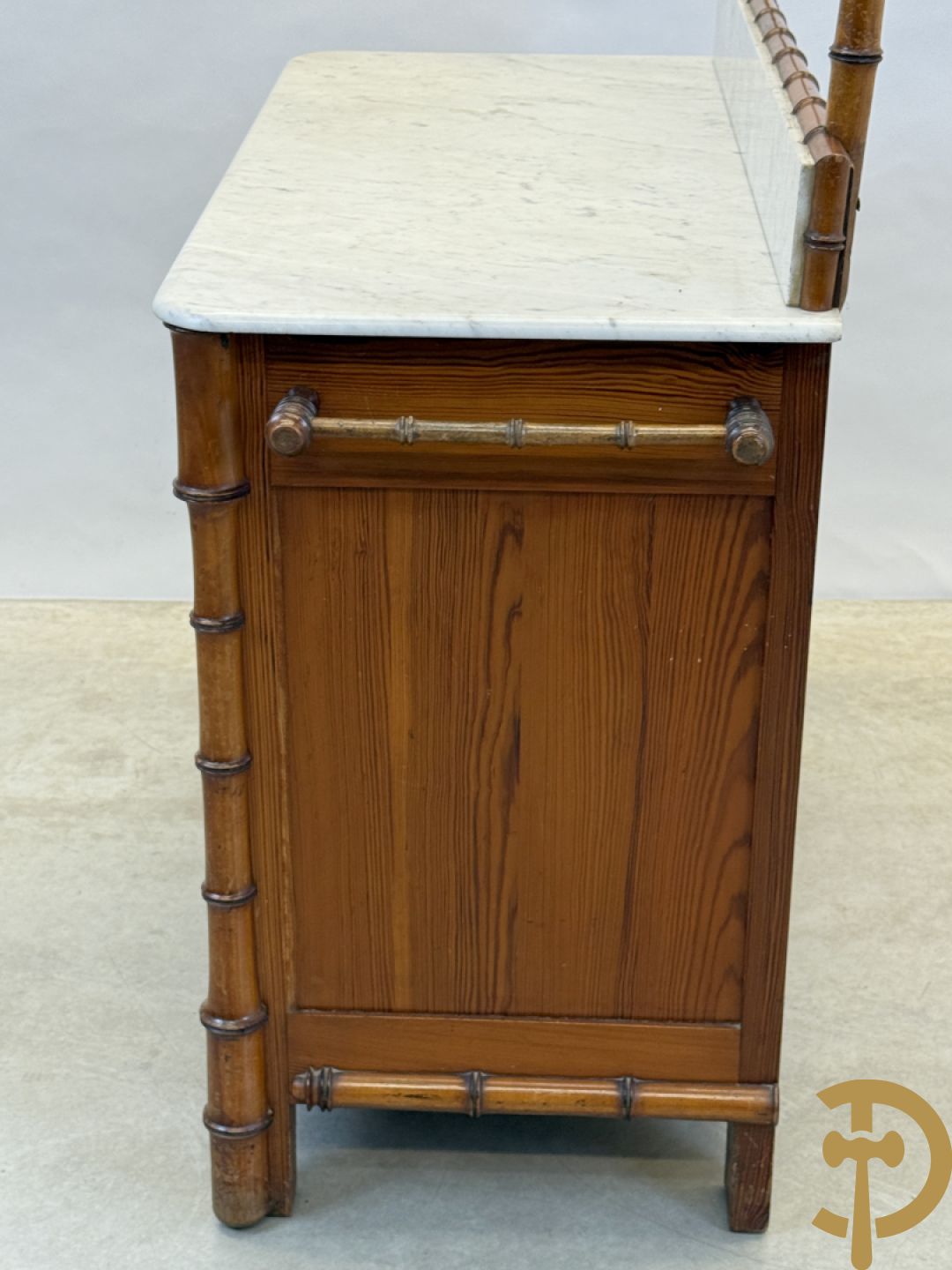 Bamboe opschiktafel mt 4 lades, wit marmeren blad en spiegel