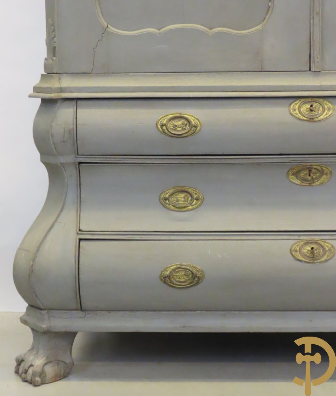 Hollands eiken beschilderd kabinet met 2 deuren bovenaan en 3 lades onderaan