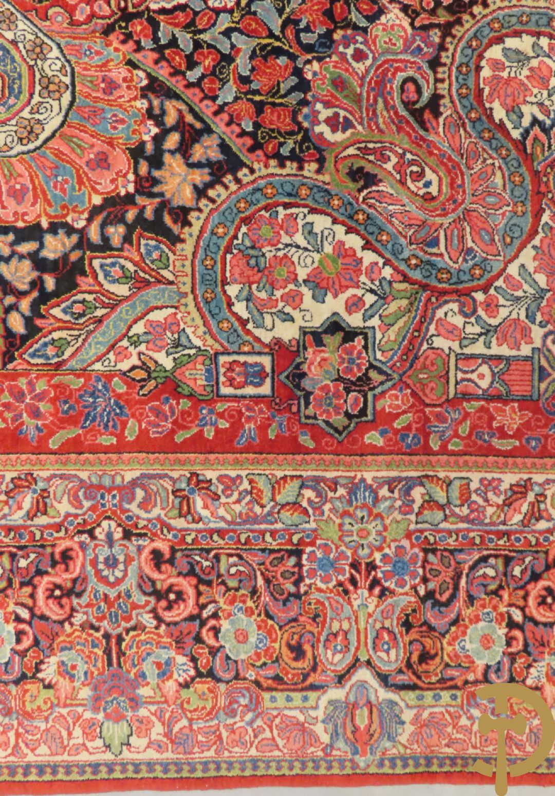 Oosters handgeknoopt tapijt met cashmeremotieven