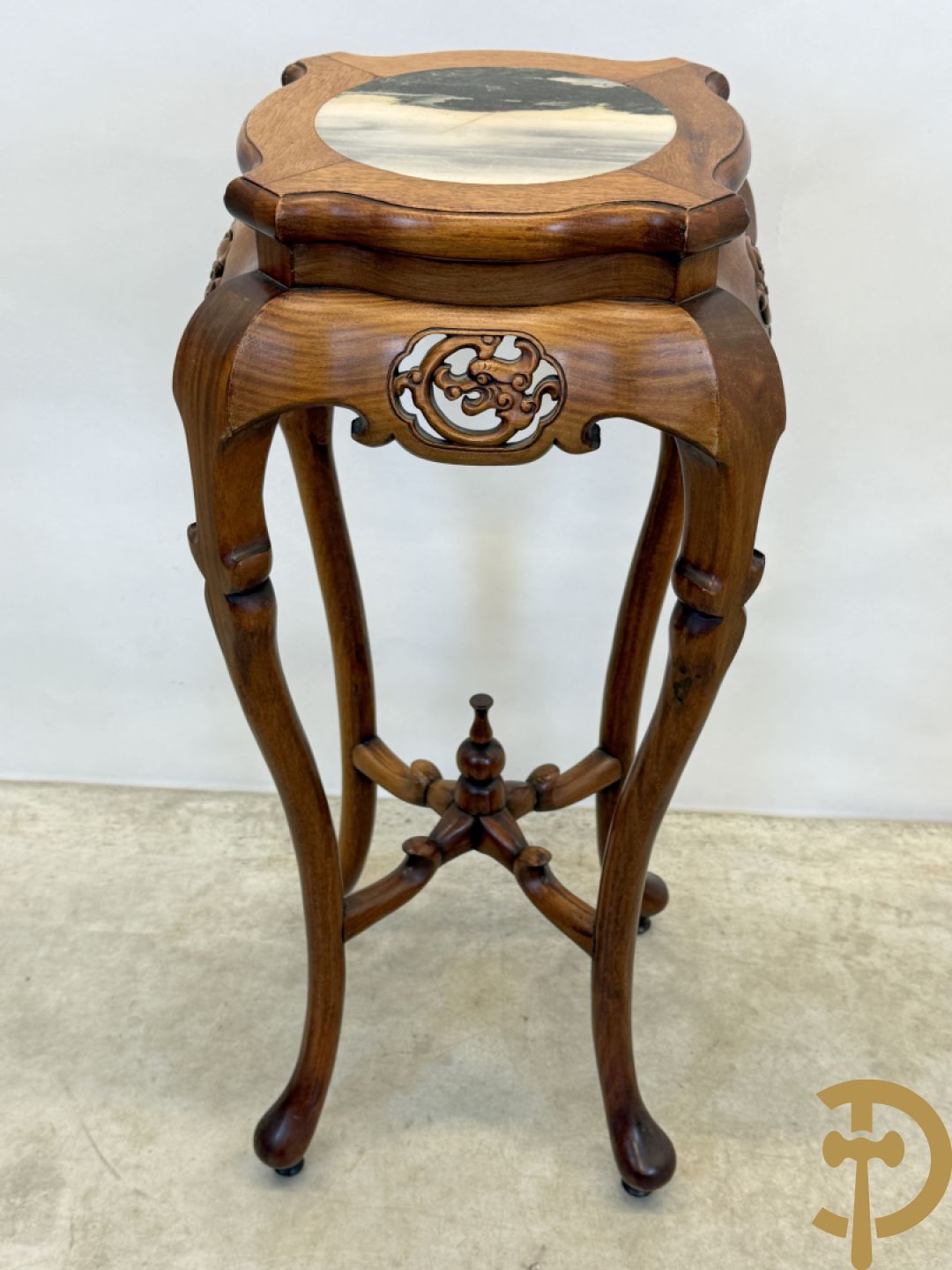 Chinese hardhouten sokkel