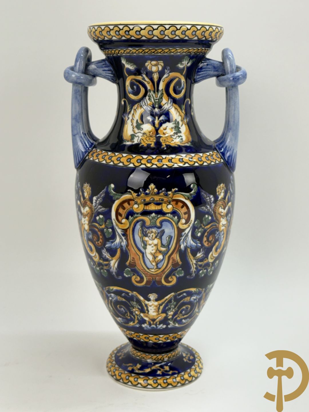 Gien schaal, 2 borden, coupe en 2 vazen met cupidodecor, decor 54