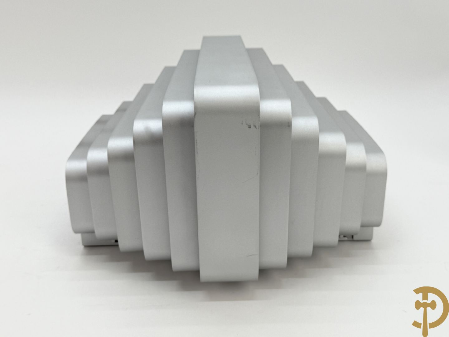 Paar verzilverde wandlampen naar model van Jules Wabbes, uitgegeven door Wever & Ducré