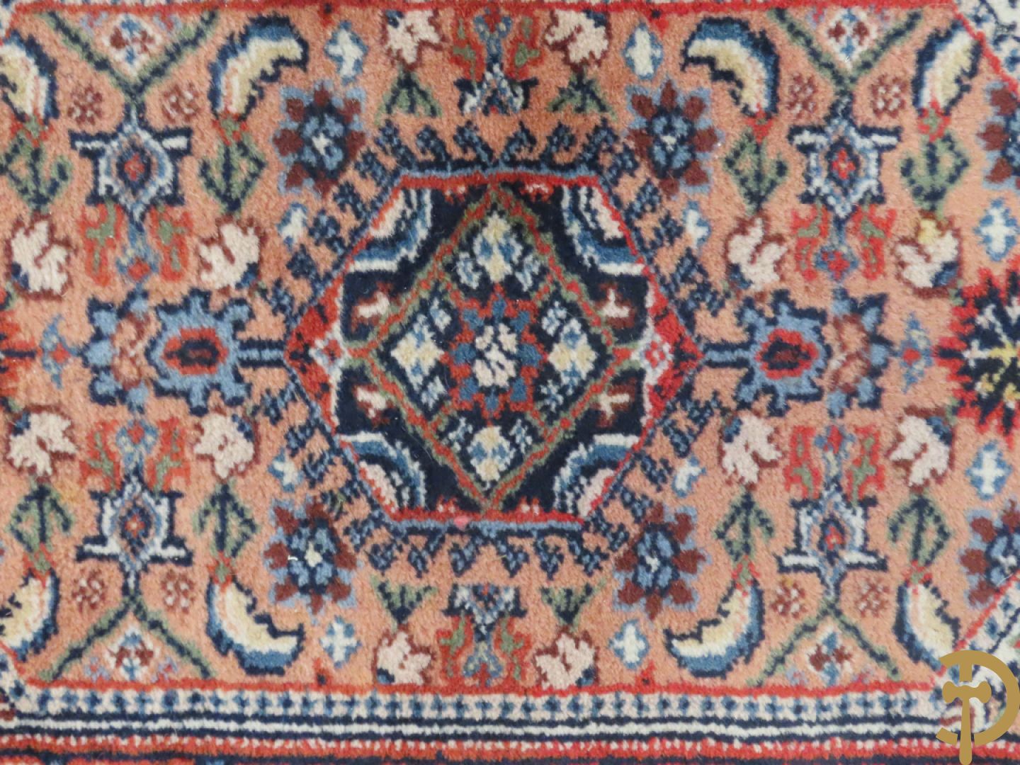 Zes oosterse handgeknoopte tapijten w.o. 2 Bouchara, Hamadan en 2 voettapijtjes