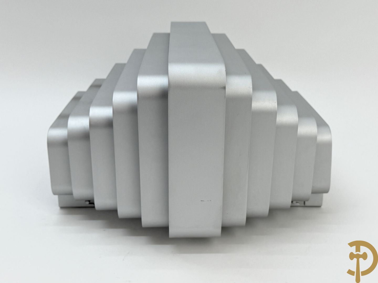 Paar verzilverde wandlampen naar model van Jules Wabbes, uitgegeven door Wever & Ducré