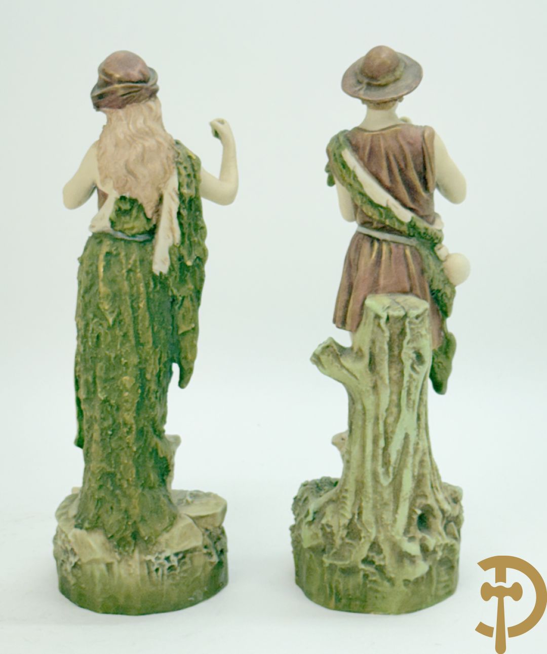 Herderspaar met ram in Royal Dux, onderaan gemerkt 351 en 352