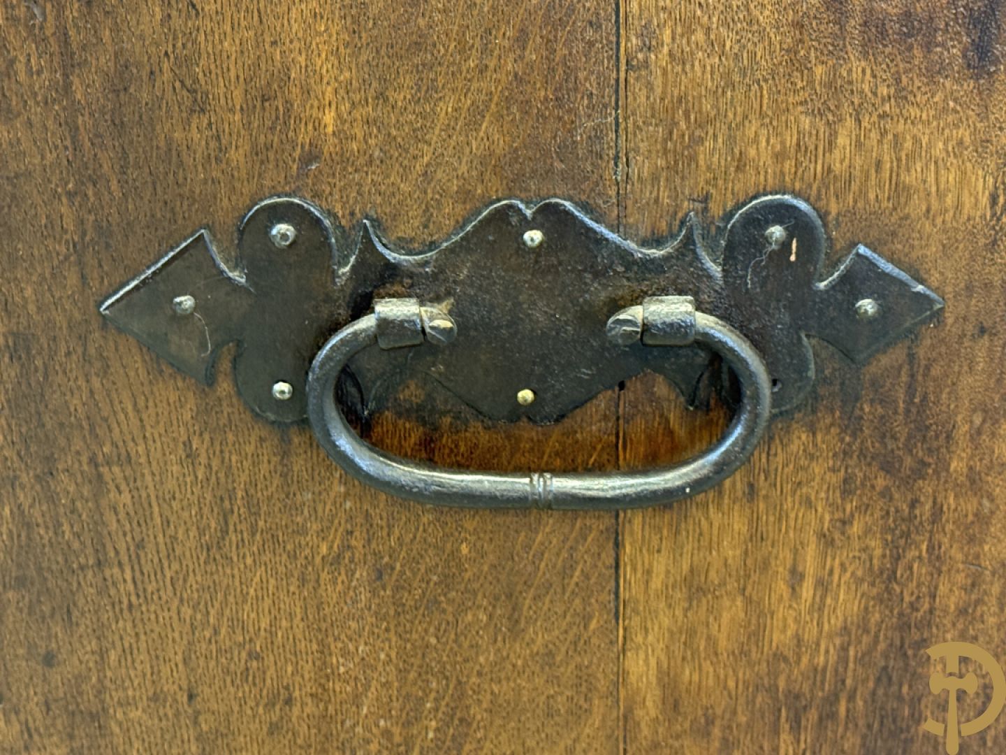 Massief eiken klapsecretaire op onderstel - interieur met lades en zijdelings met handvaten