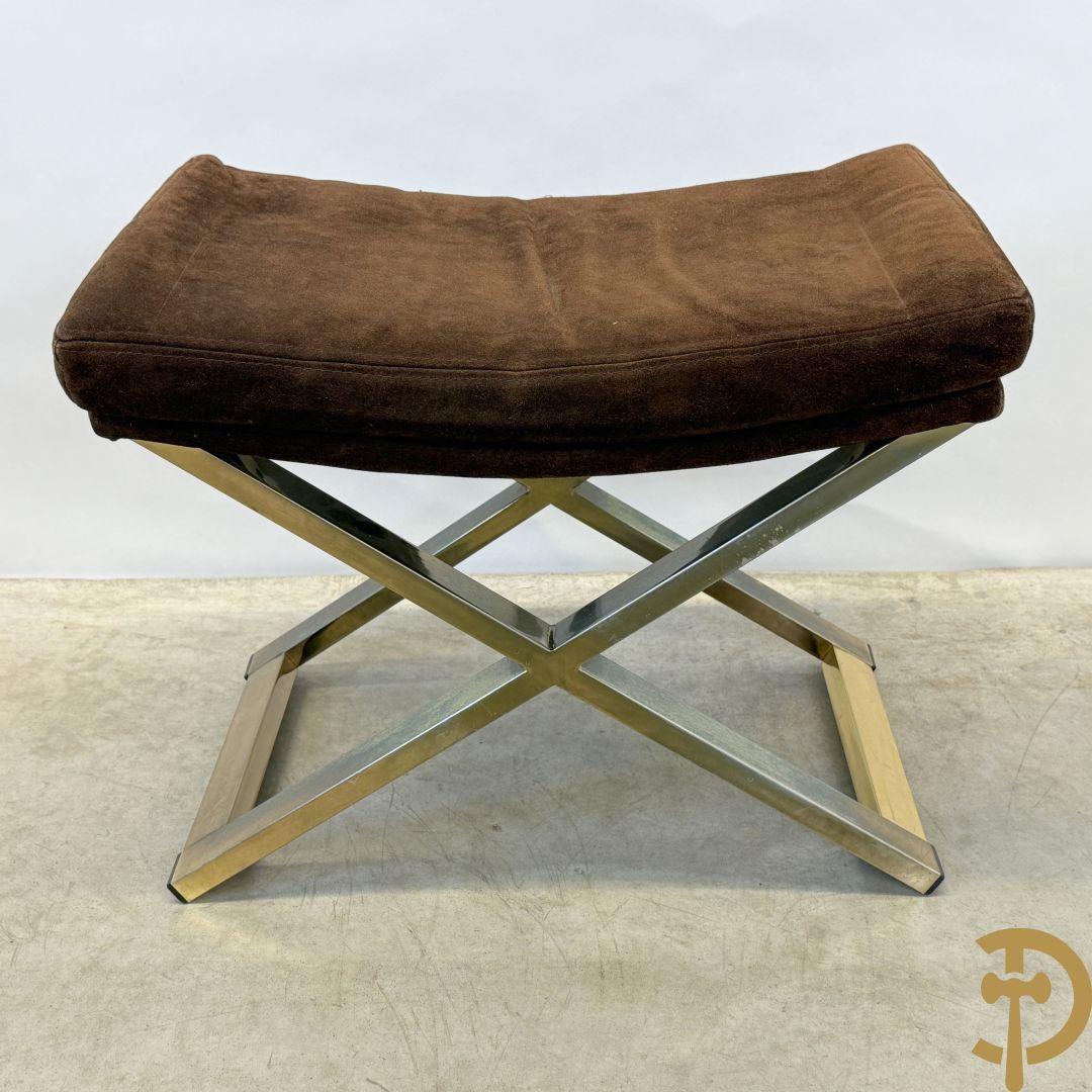 Wortelnotehouten sokkel, Mahay J.C. getekend + poef op koperen onderstel + 3 cigognetafels