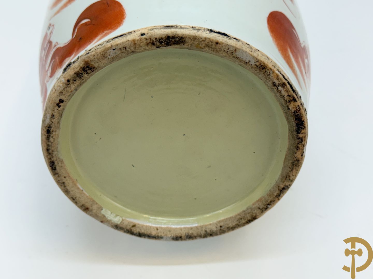 Chinese porseleinen vaas met decor van fo honden + Dekselpotiche in Chinees porselein met geanimeerd decor van dames in landschap