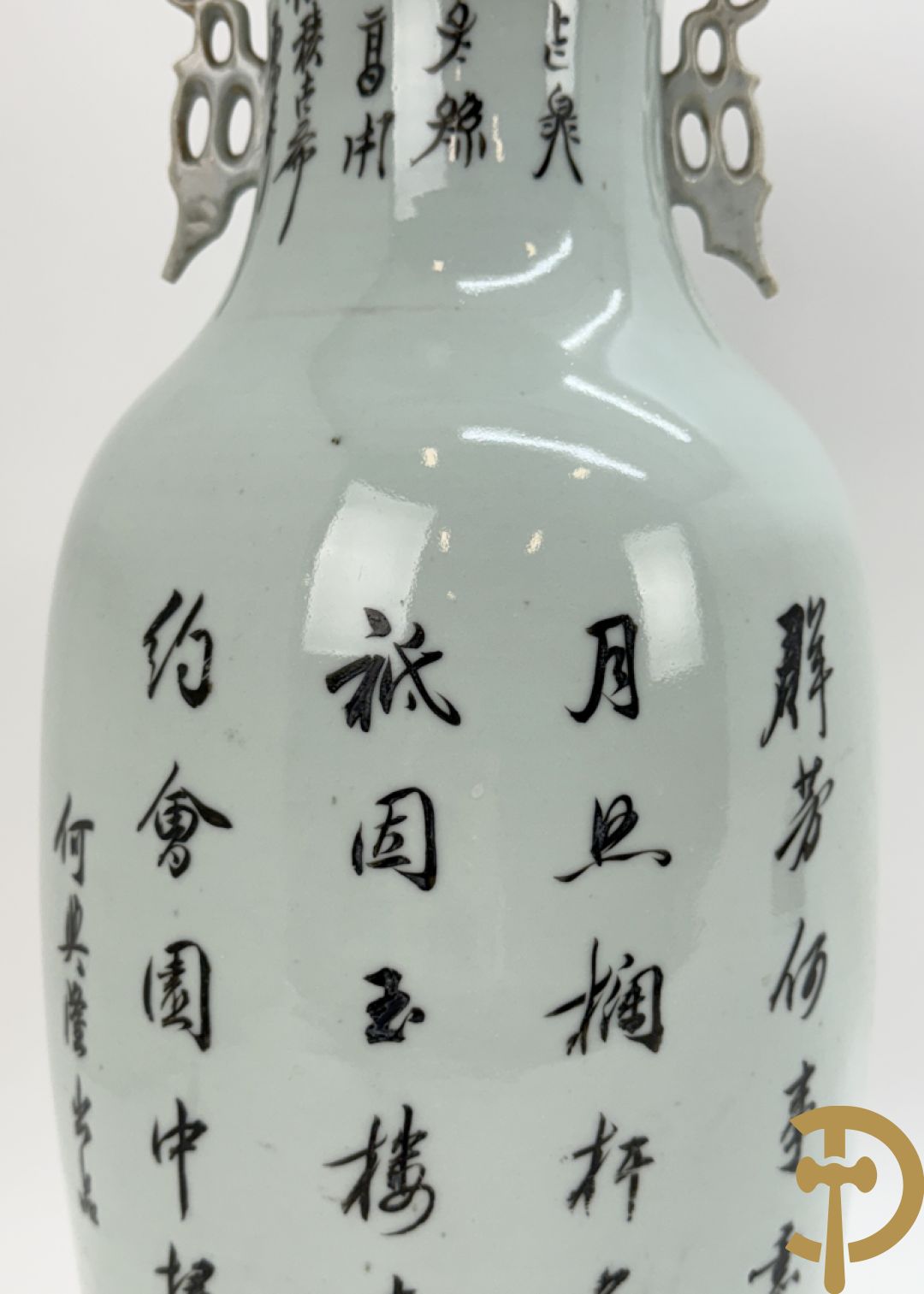 Chinese porseleinen vaas met decor van dames in landschap