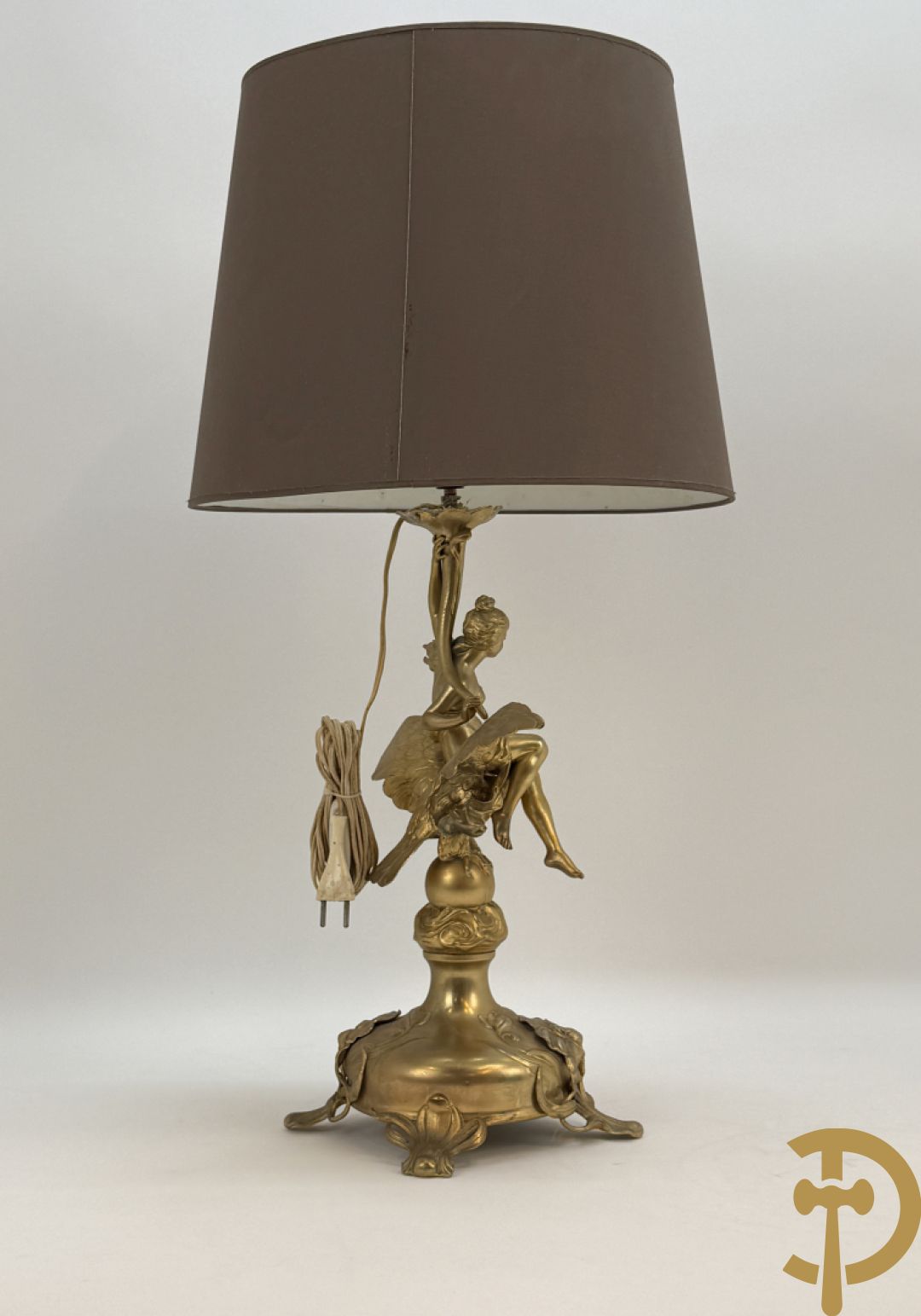 Metalen vergulde lampadaire met dame op arend