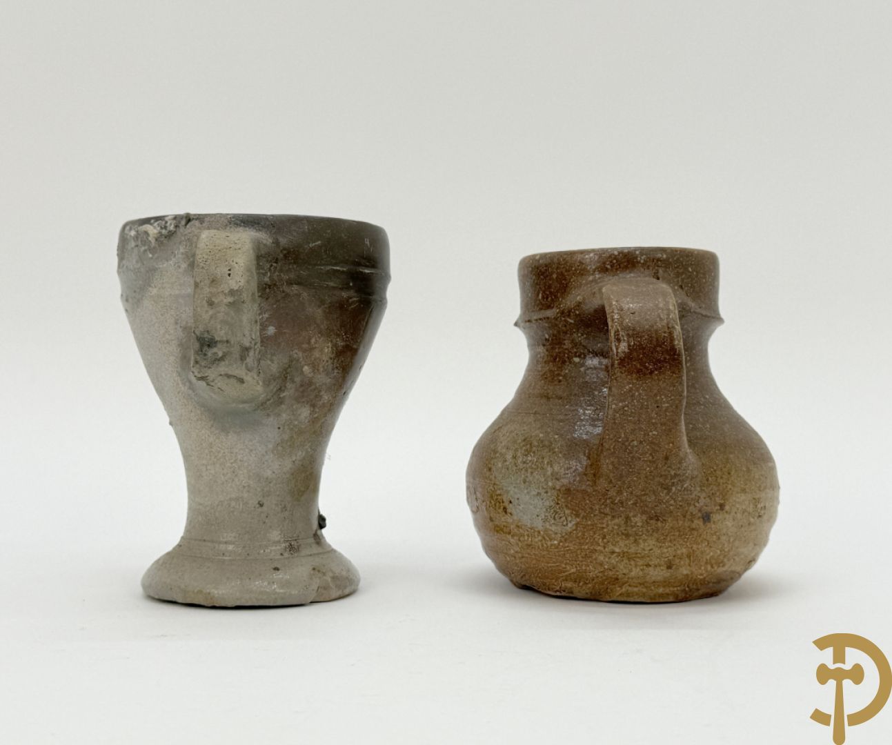 Vijf aardewerken Raeren kruiken + schaaltje