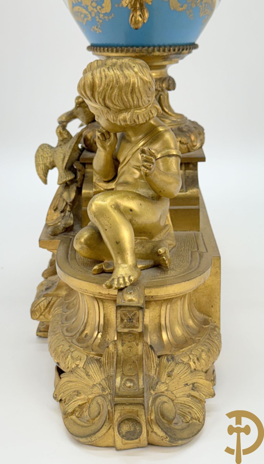 Driedelige bronzen Franse garnituur bezet met cupido