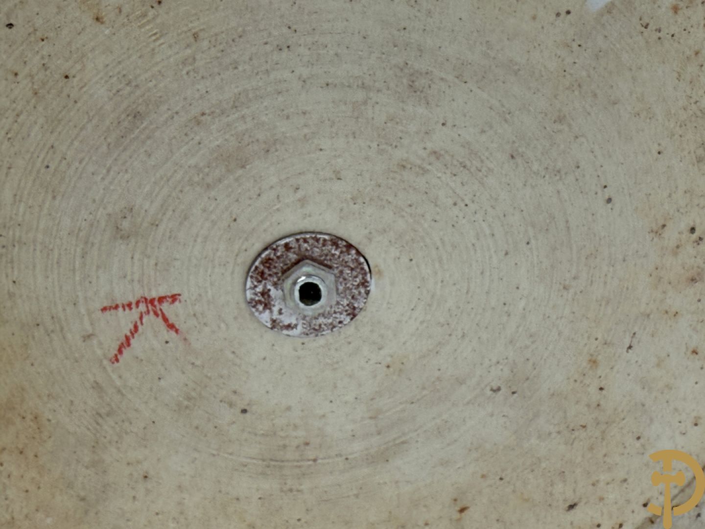 Paar Chinese blauw/witte porseleinen dekselvazen gedecoreerd met draken en bloemenmotieven, als lampadaire omgebouwd