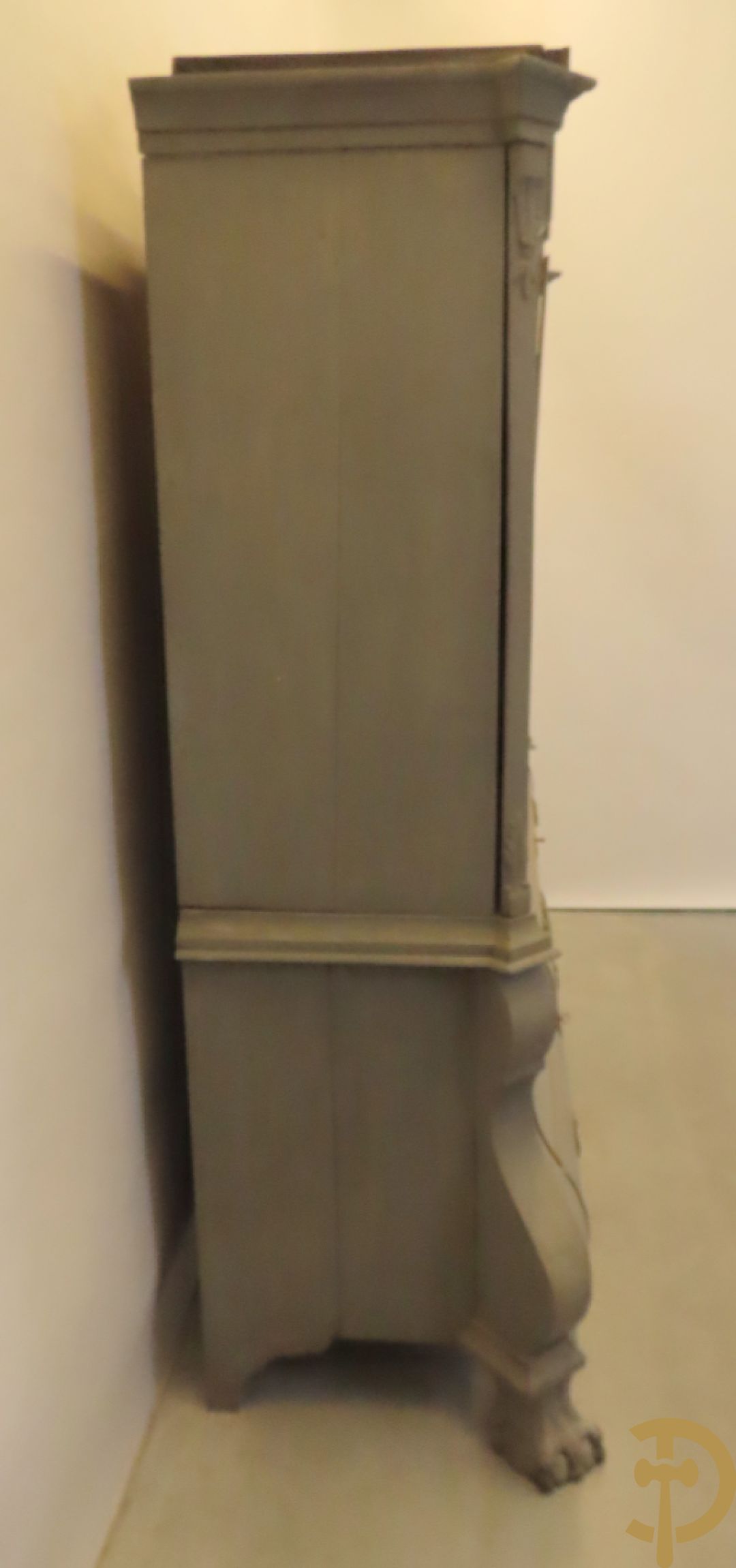 Hollands eiken beschilderd kabinet met 2 deuren bovenaan en 3 lades onderaan