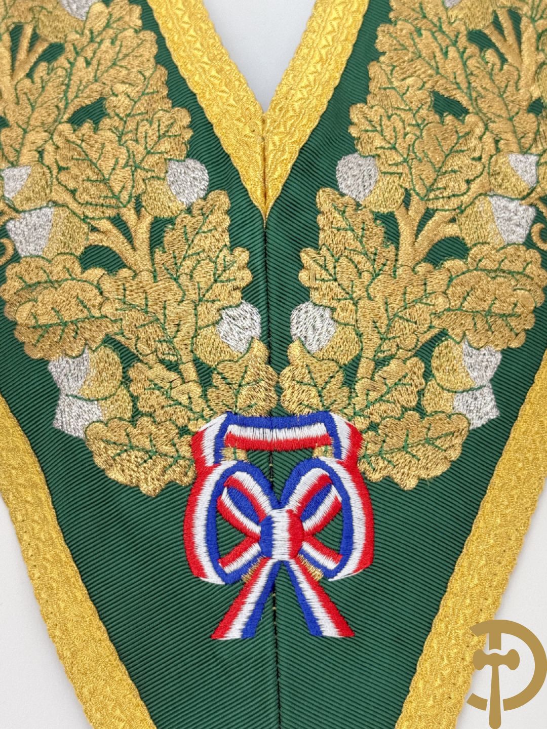 Drie kraagbanden van de Vrijmetselarij : Grand Lodge of Mark Mastermasons, Grand Conseil des Grades Mac.Allies en Grand Conclave du Moniteur Secret