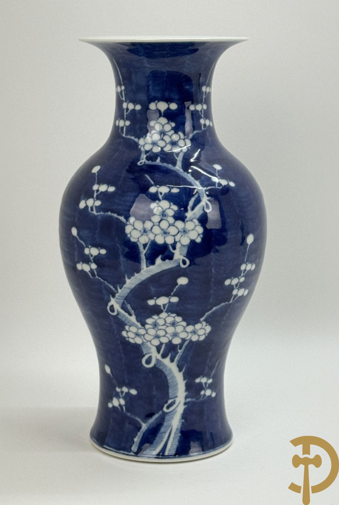 Chinese porseleinen blauw/wit vaas met decor van bloemen op tak