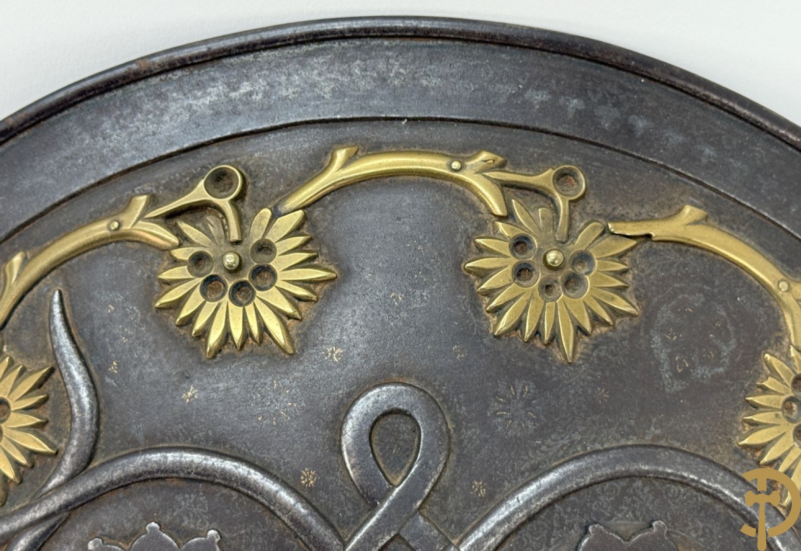 Bewerkt ijzeren Indo-Perzisch Dhal-Separ schild, 19e