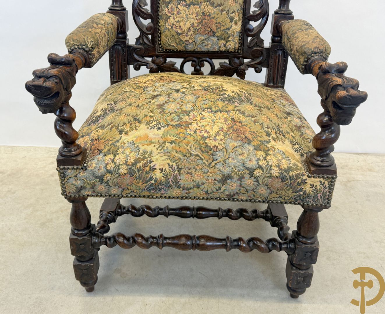 Paar massief eiken jacht armzetels met sculptuur van bladranken en vogelmotieven