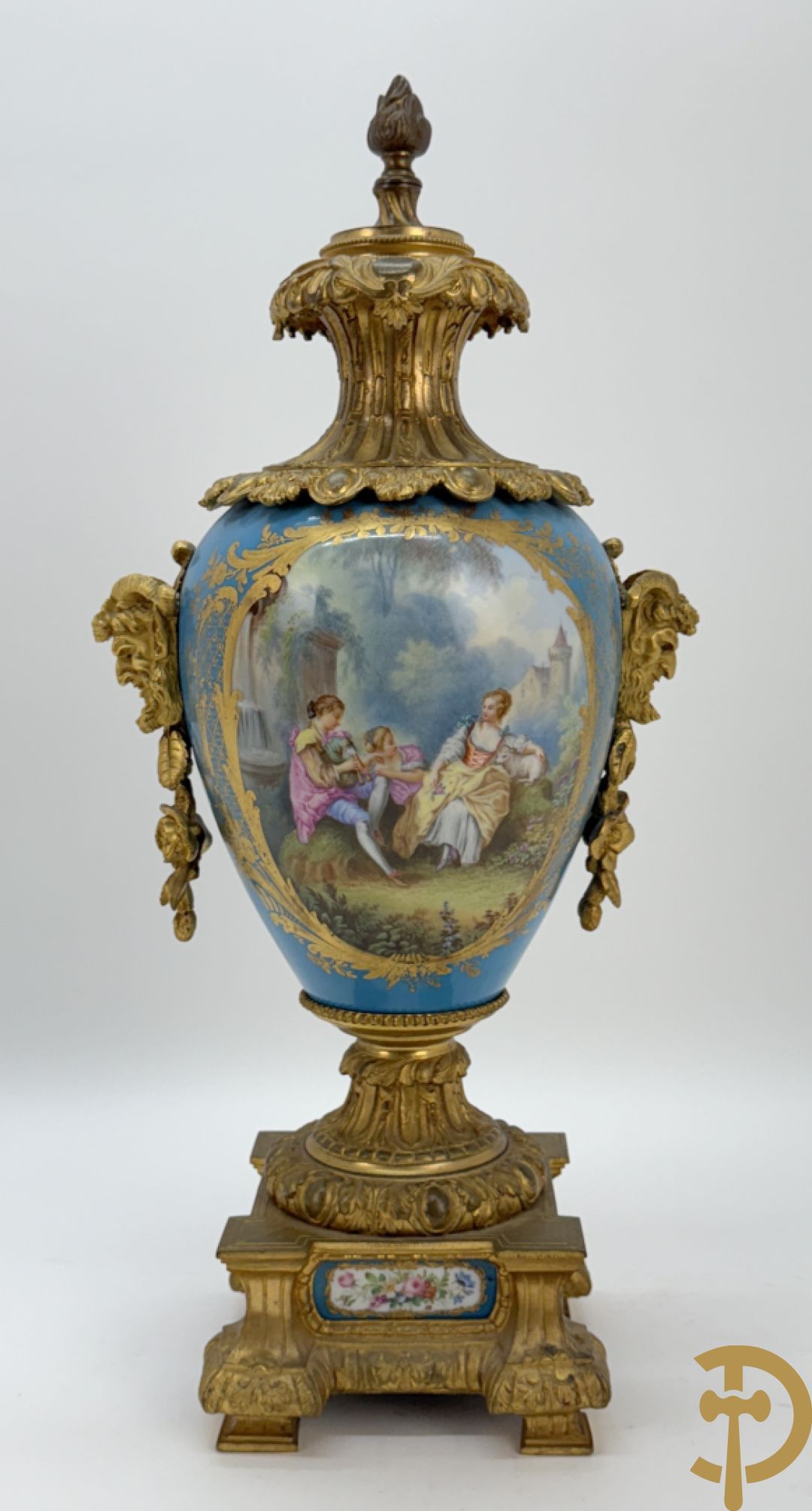 Driedelige bronzen Franse garnituur bezet met cupido