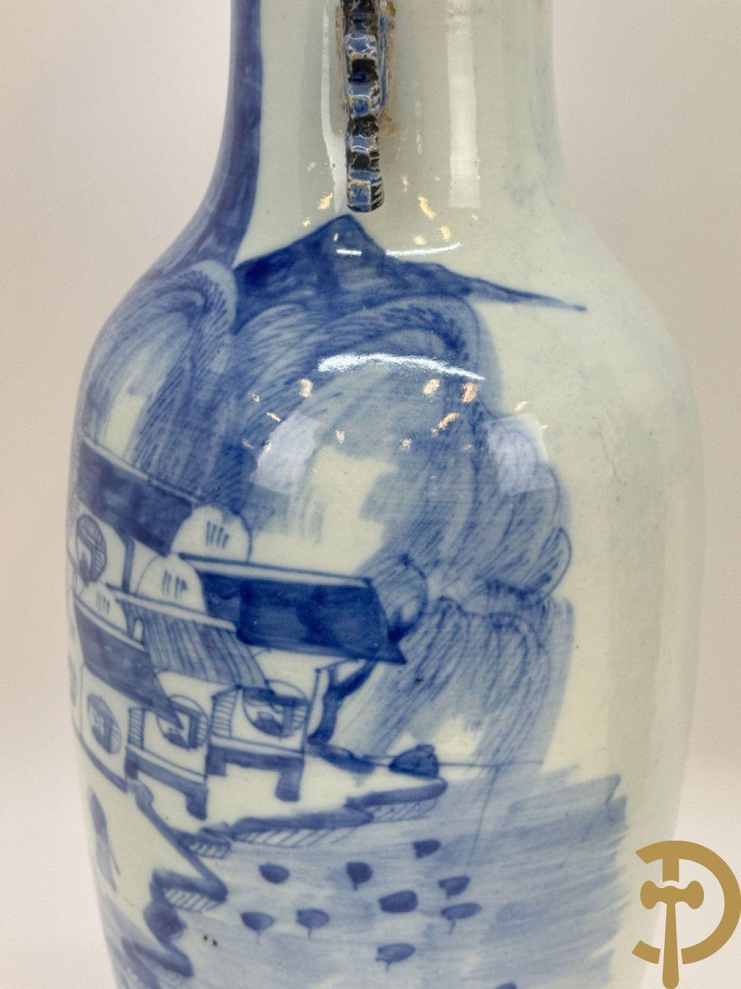 Paar Chinese blauw/wit vazen met geanimeerd huizendecor