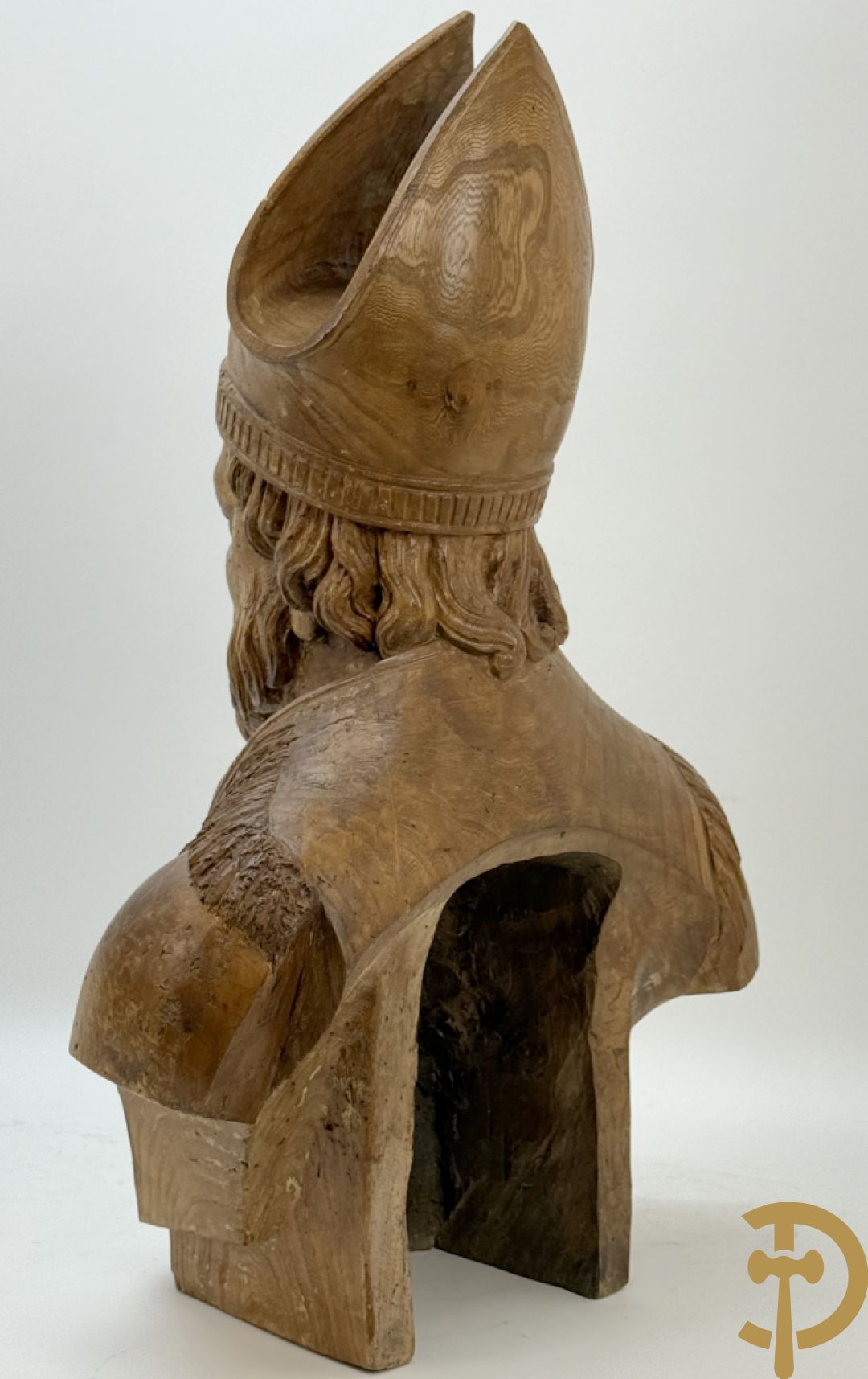 Houtgesculpteerde buste van Sint Elooi