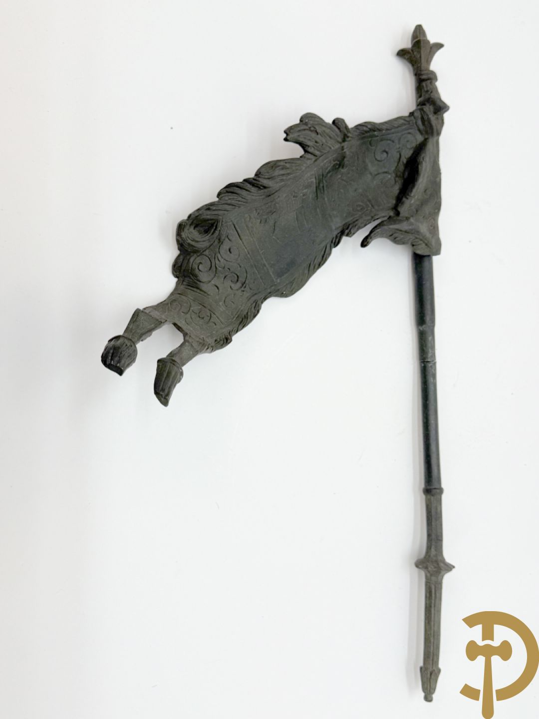 Zamak schouwstuk klok met ridder en Louis XVI motieven bezet