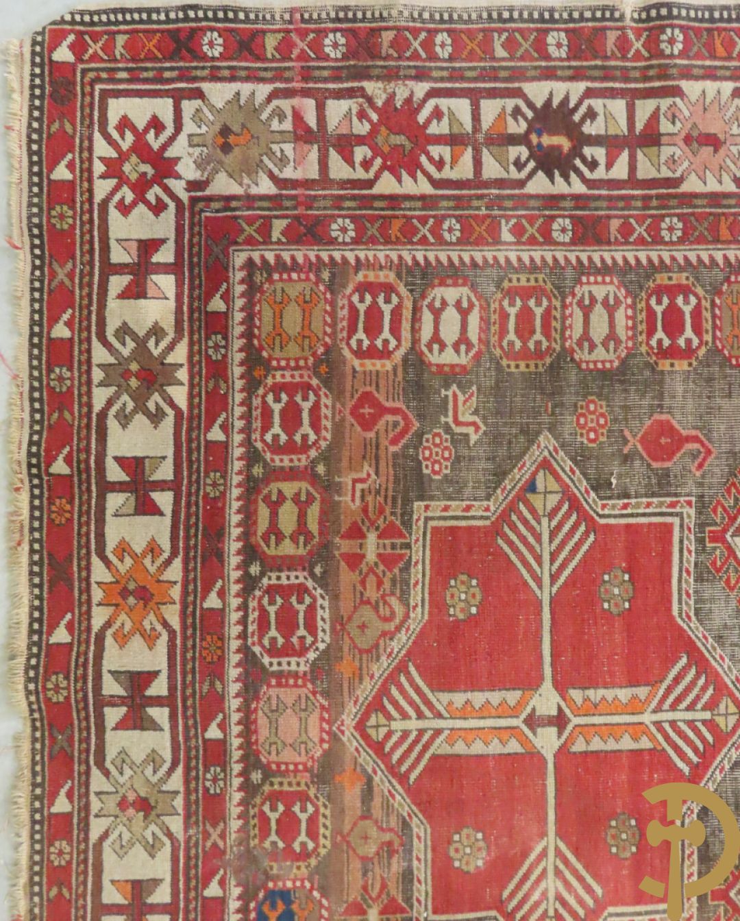 Antiek oosters handgeknoopt Kaukasus tapijt met geometrische patronen