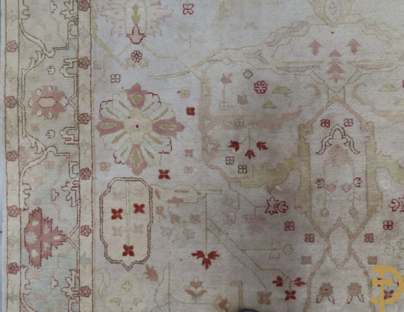 Oosters handgeknoopt tapijt met bloemenpatronen op beige fond, Oushak