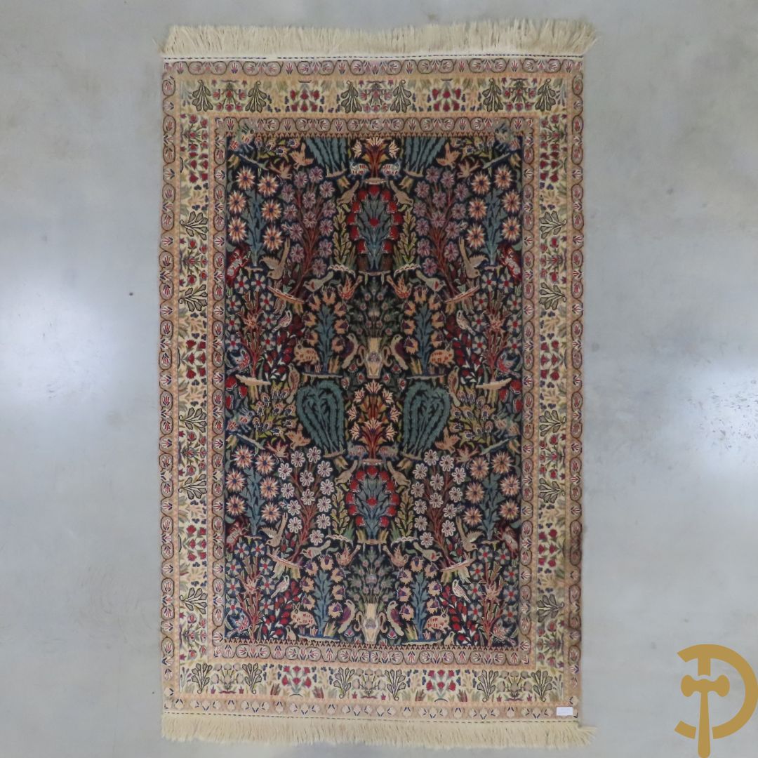 Oosters handgeknoopt tapijt Heriké met decor van amforen , bloemen en vogels