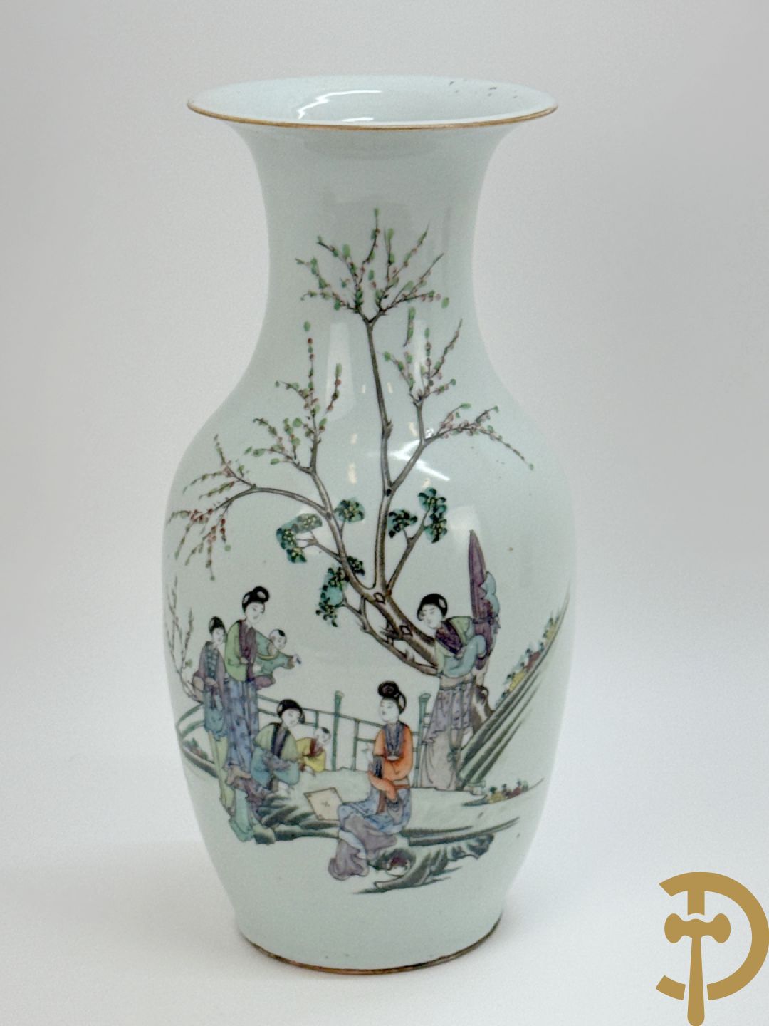 Chinese porseleinen vaas met decor van Chinese dames en kinderen