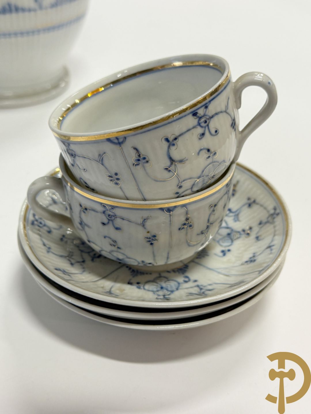 Porseleinen eet- en koffieservies, Winterling Kirchenlamitz Bavaria, met kobaltblauw decor + Porseleinen eet- en koffieservies met blauw bomendecor, Bavaria