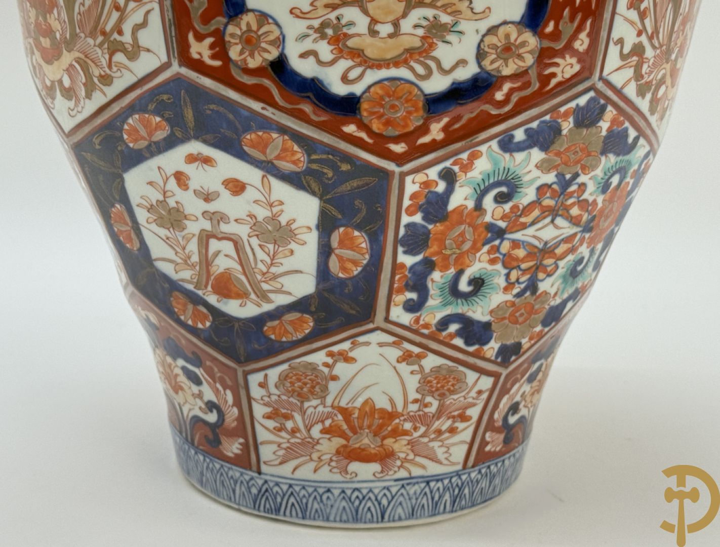 Japanse Imari vaas met fo-hond bezet, 19e