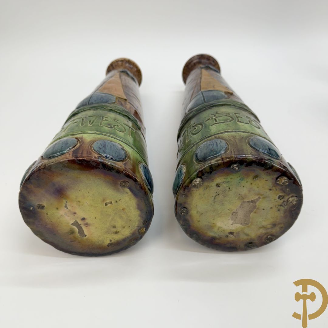 Paar Vlaamse aardewerken vazen met zeilboten 