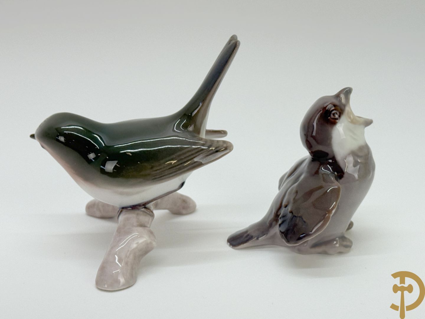 Reeks biscuitbeelden in Royal Copenhagen o.a. saterfiguur met bok, vogeltjes, hond, muis, ijsbeer, schaaltje