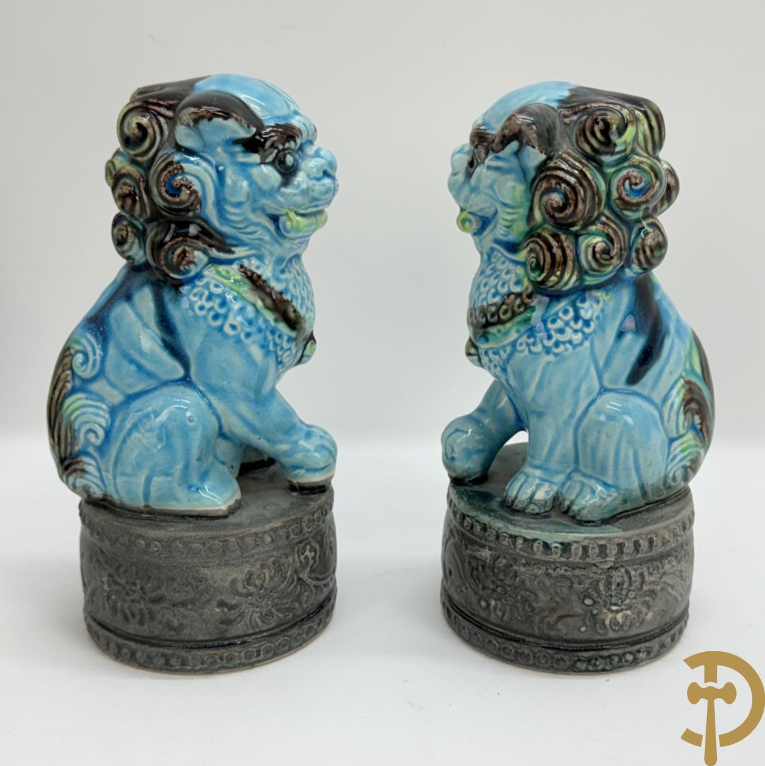 Twee fo-honden, Nankin vaas en Imari bord