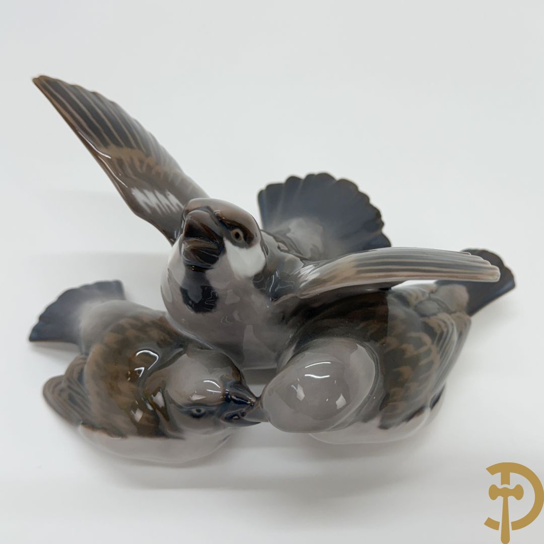 Reeks biscuitbeelden in Royal Copenhagen o.a. saterfiguur met bok, vogeltjes, hond, muis, ijsbeer, schaaltje