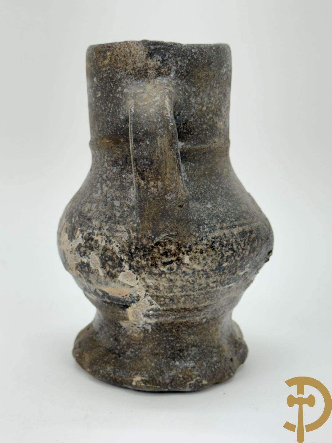 Vijf aardewerken Raeren kruiken + schaaltje